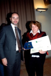 Il premio consegnato dall'assessore